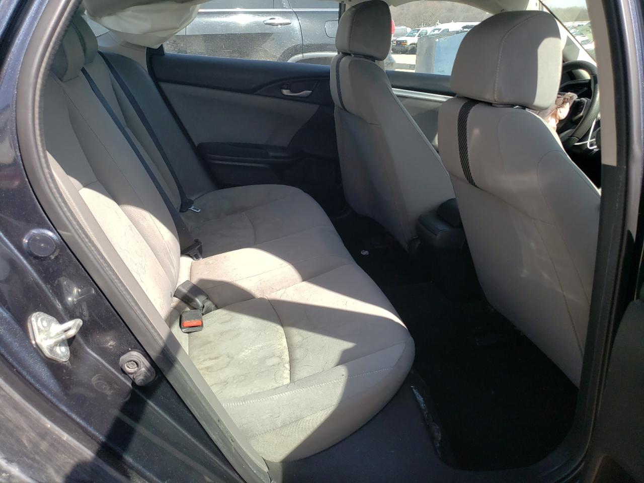 2HGFC2F53JH574168 2018 Honda Civic Lx