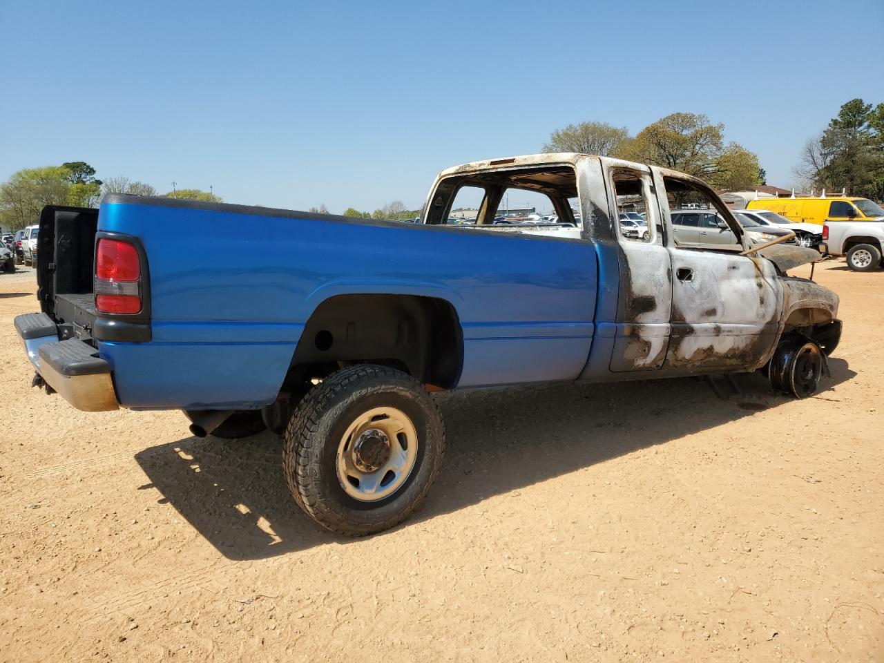 1B7KF23D8WJ116826 1998 Dodge Ram 2500