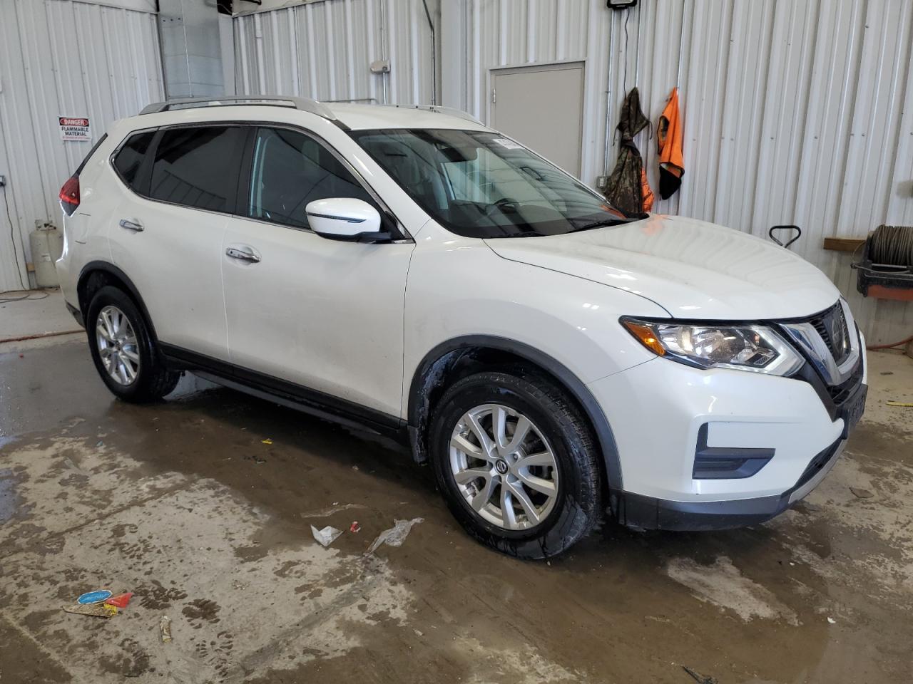 KNMAT2MV8HP600751 NISSAN ROGUE 2017