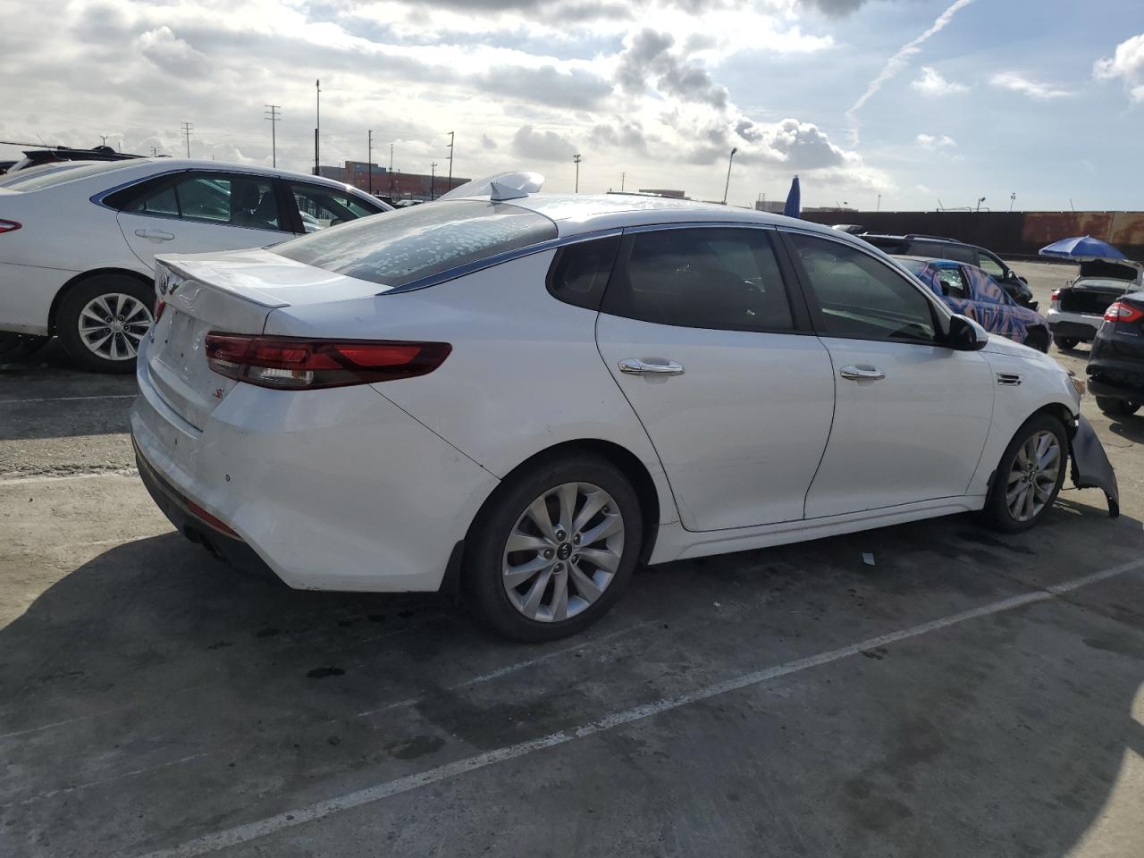 2018 Kia Optima Lx vin: 5XXGT4L33JG207257