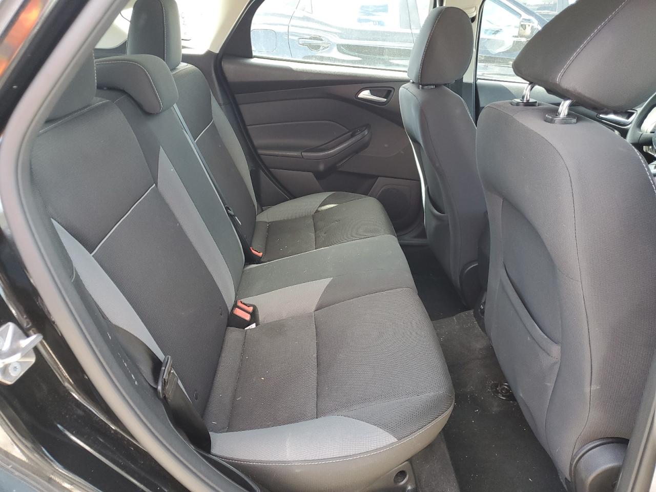 1FADP3K21EL338161 2014 Ford Focus Se