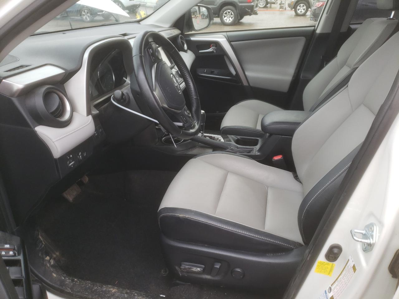 JTMDFREV3HJ715143 TOYOTA RAV4 2017