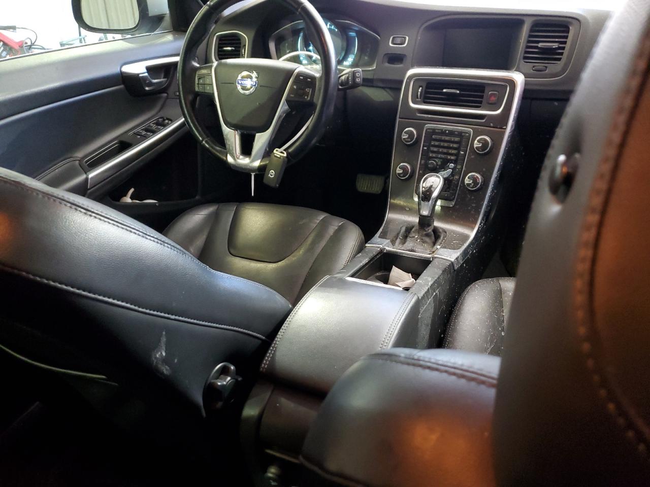 yv1612sb4f1186365 YV1612SB4F1186365 2015 Volvo V60 Premier