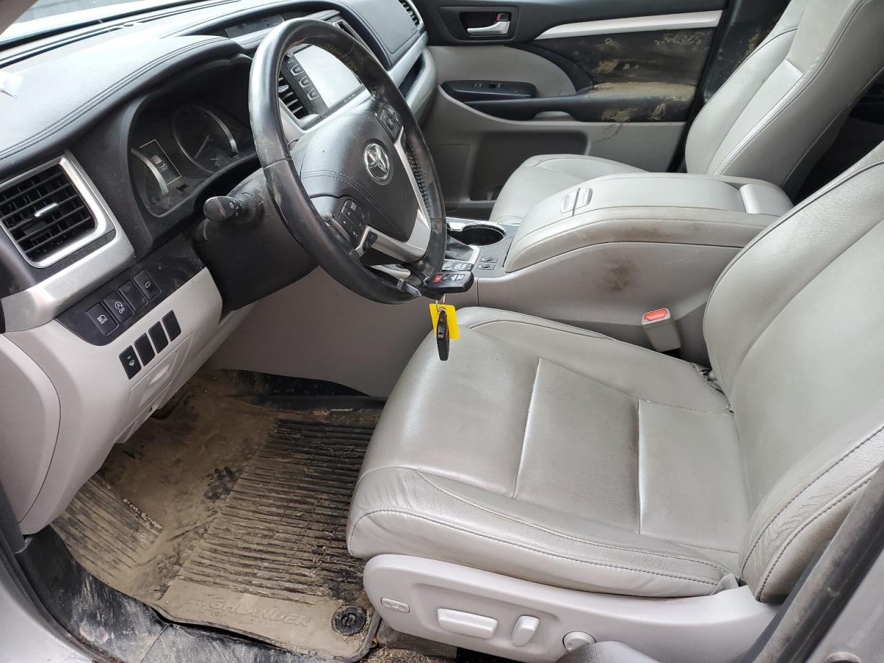 5TDJZRFH7JS496666 2018 Toyota Highlander Se