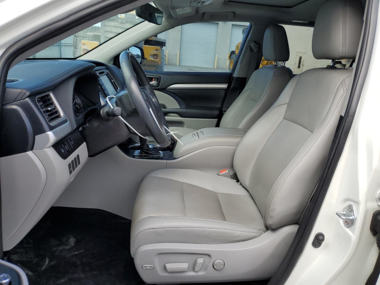 5TDKZRFH1KS572694 TOYOTA HIGHLANDER 2019