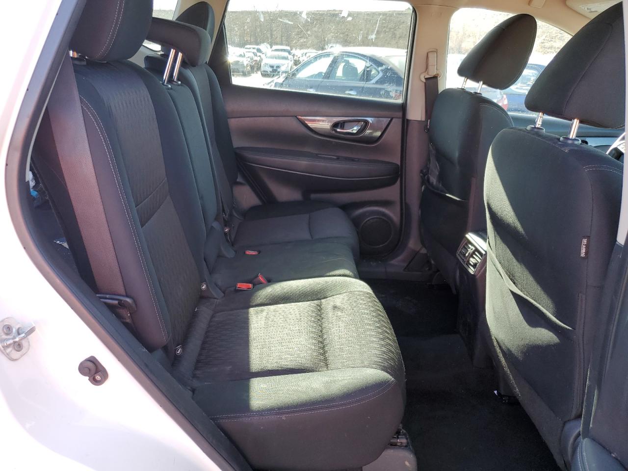 KNMAT2MV5HP561827 NISSAN ROGUE 2017