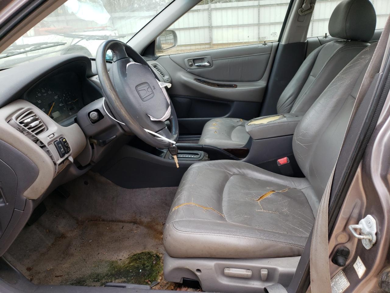 1HGCG5668YA126857 2000 Honda Accord Ex