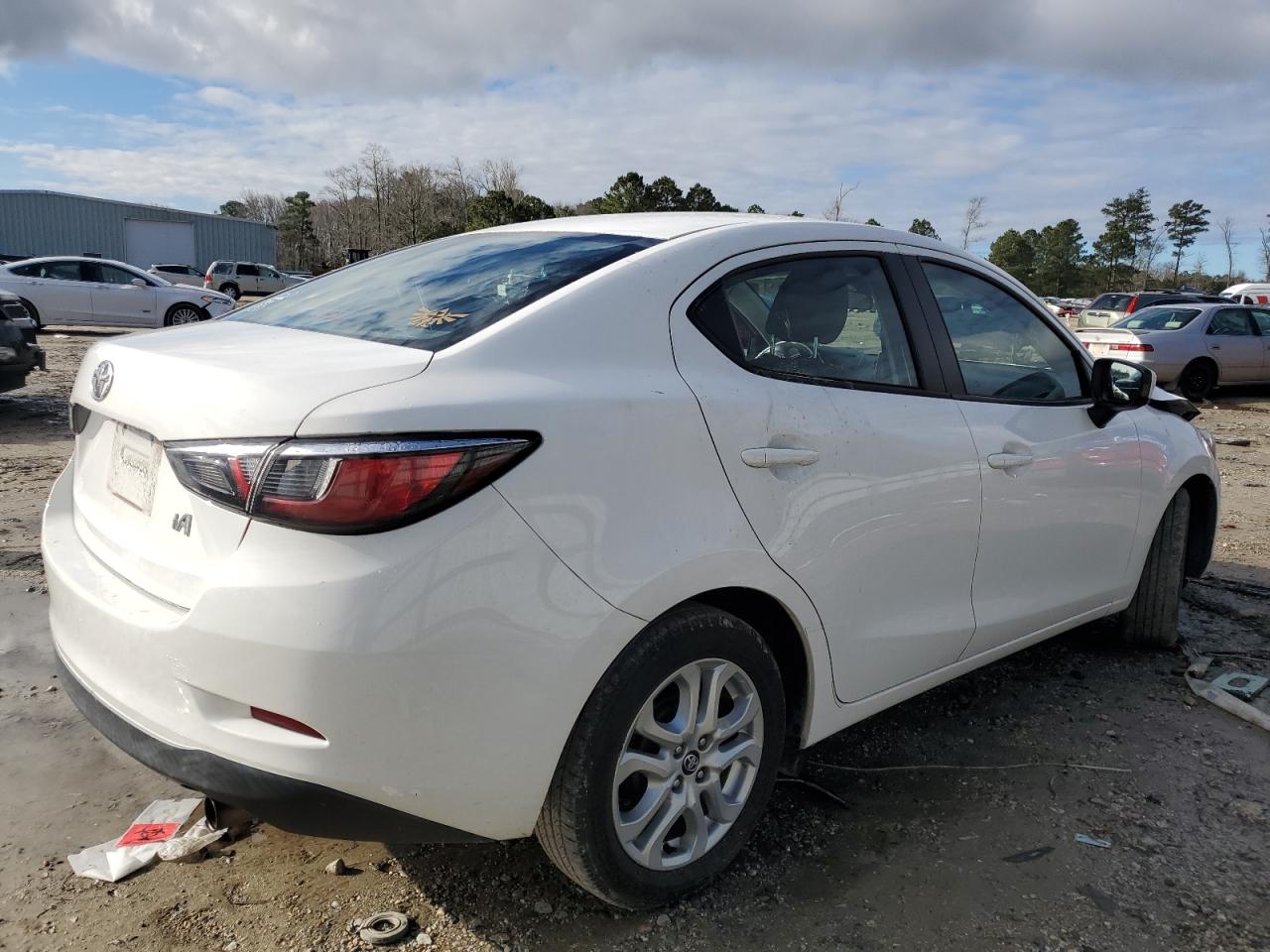 3MYDLBYV5JY324560 TOYOTA YARIS 2018