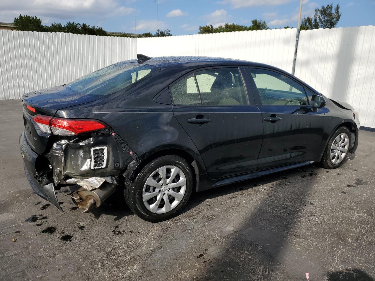 2022 Toyota Corolla Le vin: JTDEPMAE5NJ212249