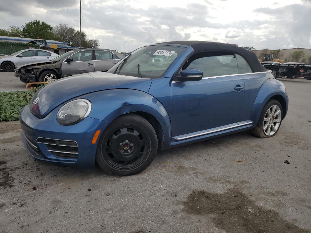 3VW5DAATXJM506956 2018 Volkswagen Beetle S