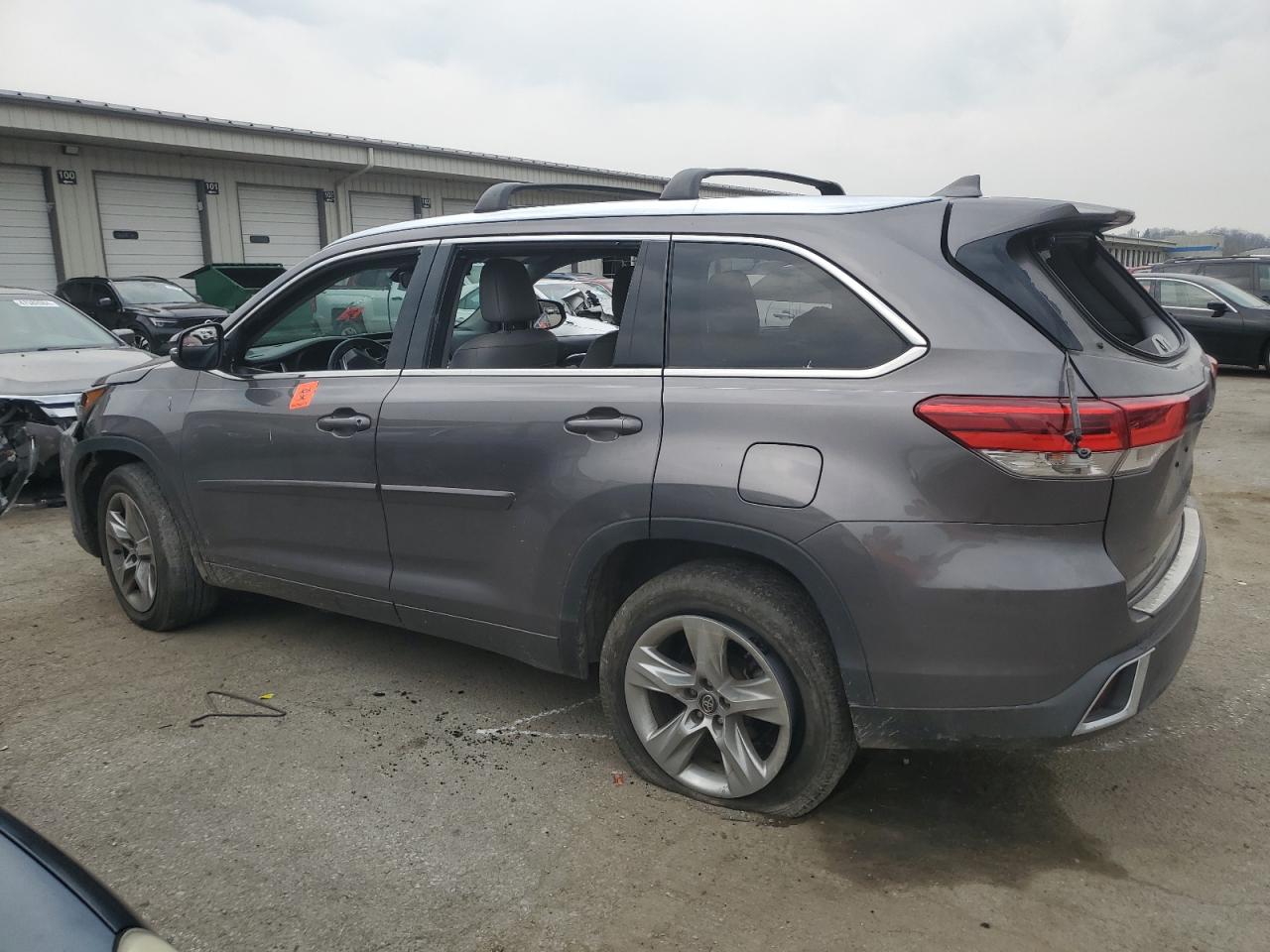 5TDYZRFH8JS275527 2018 Toyota Highlander Limited