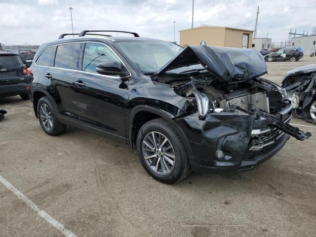 VIN 5TDJZRFH1KS611618 2019 Toyota Highlander, SE no.4