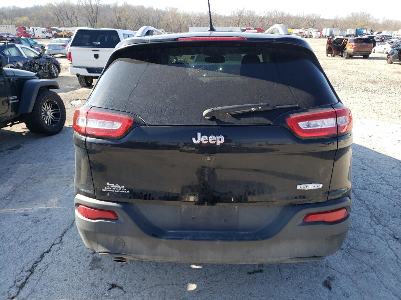 1C4PJLCB7JD553894 2018 Jeep Cherokee Latitude