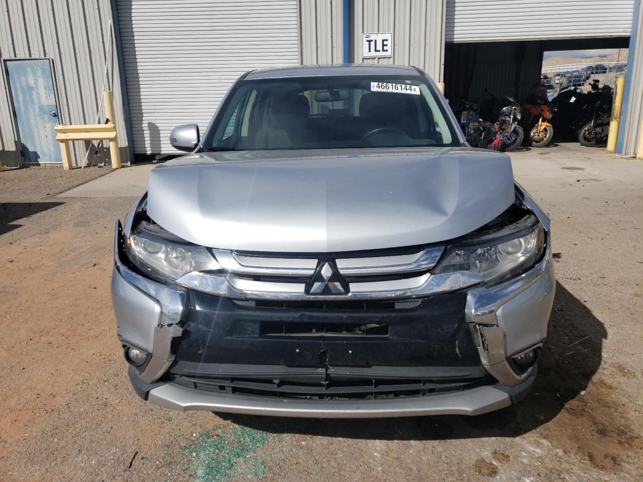 JA4AD3A34HZ027917 2017 Mitsubishi Outlander Se