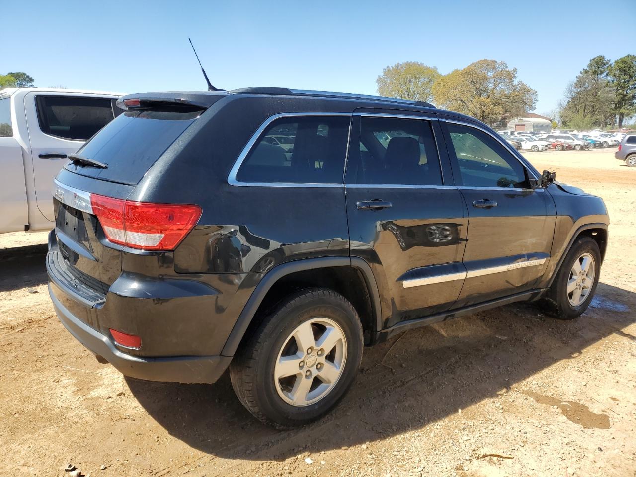 1J4RS4GG0BC515555 2011 Jeep Grand Cherokee Laredo