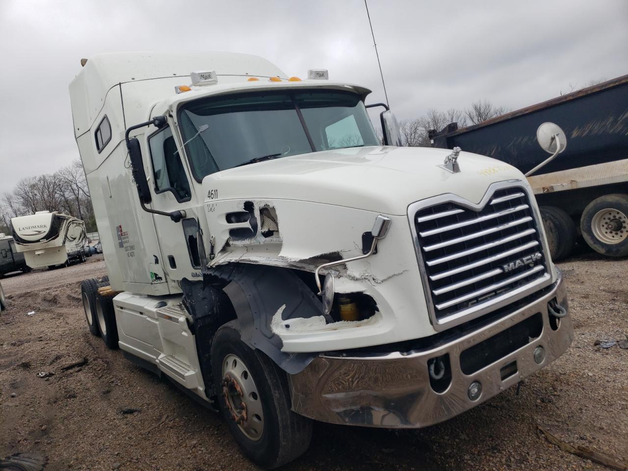 Lot #2501479024 2016 MACK 600 CXU600