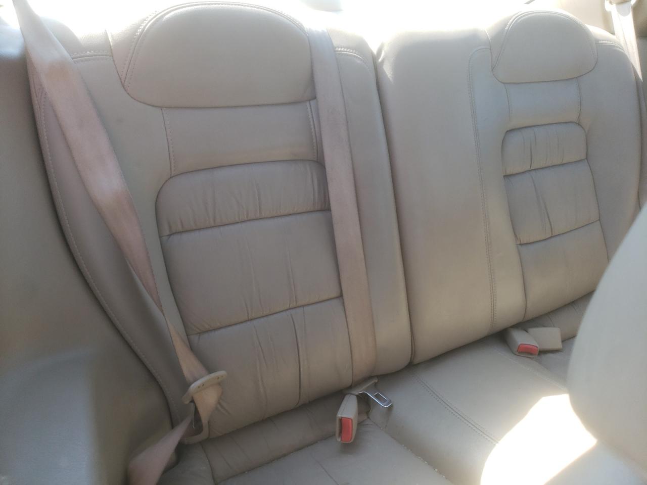 1HGCG225XYA038999 2000 Honda Accord Ex