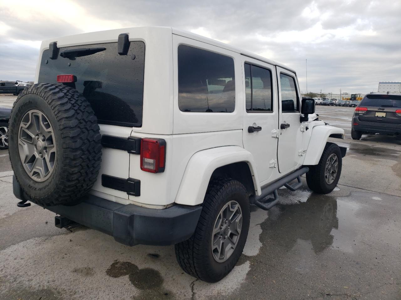 1C4BJWFG0HL692042 2017 Jeep Wrangler Unlimited Rubicon