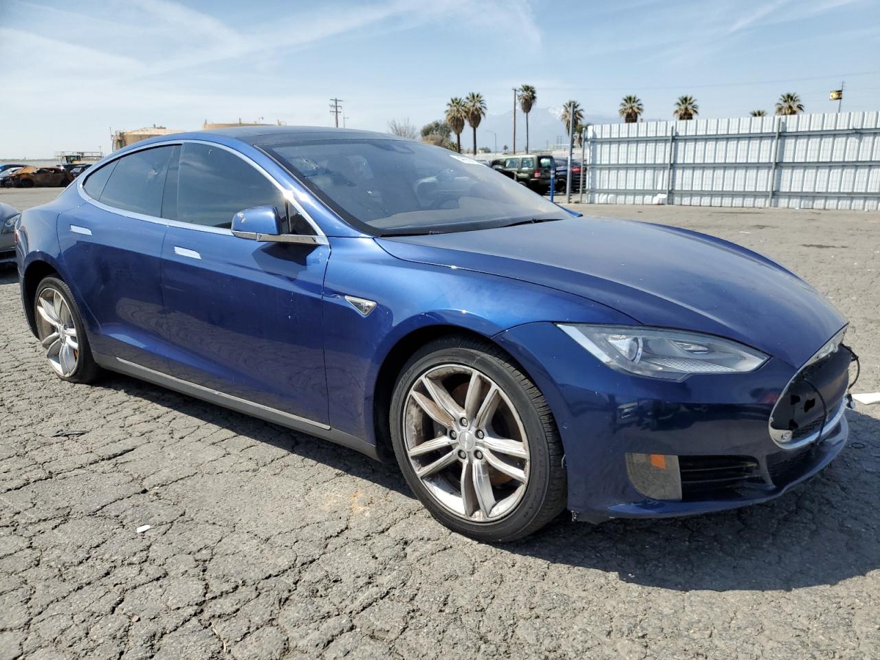 2016 Tesla Model S vin: 5YJSA1E20GF121242