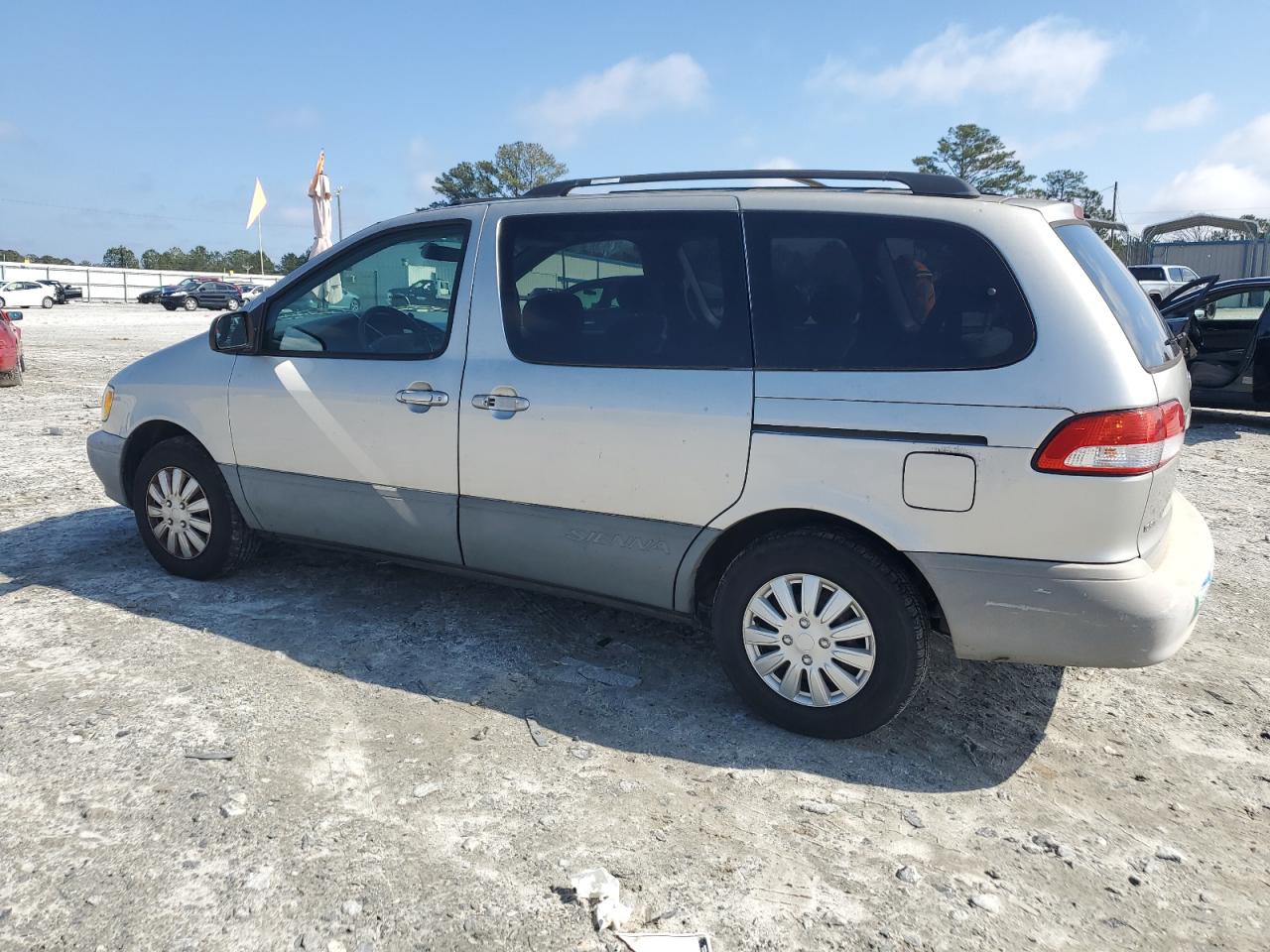 4t3zf13c12u475835 4T3ZF13C12U475835 2002 Toyota Sienna Le