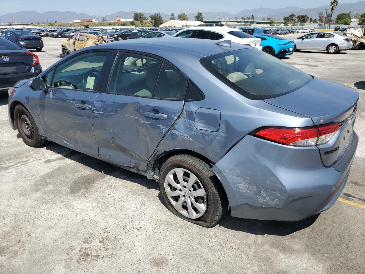 2022 Toyota Corolla Le vin: JTDEPMAE9N3033796