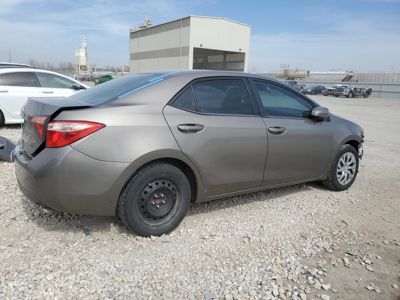 2T1BURHE4JC104631 2018 Toyota Corolla L