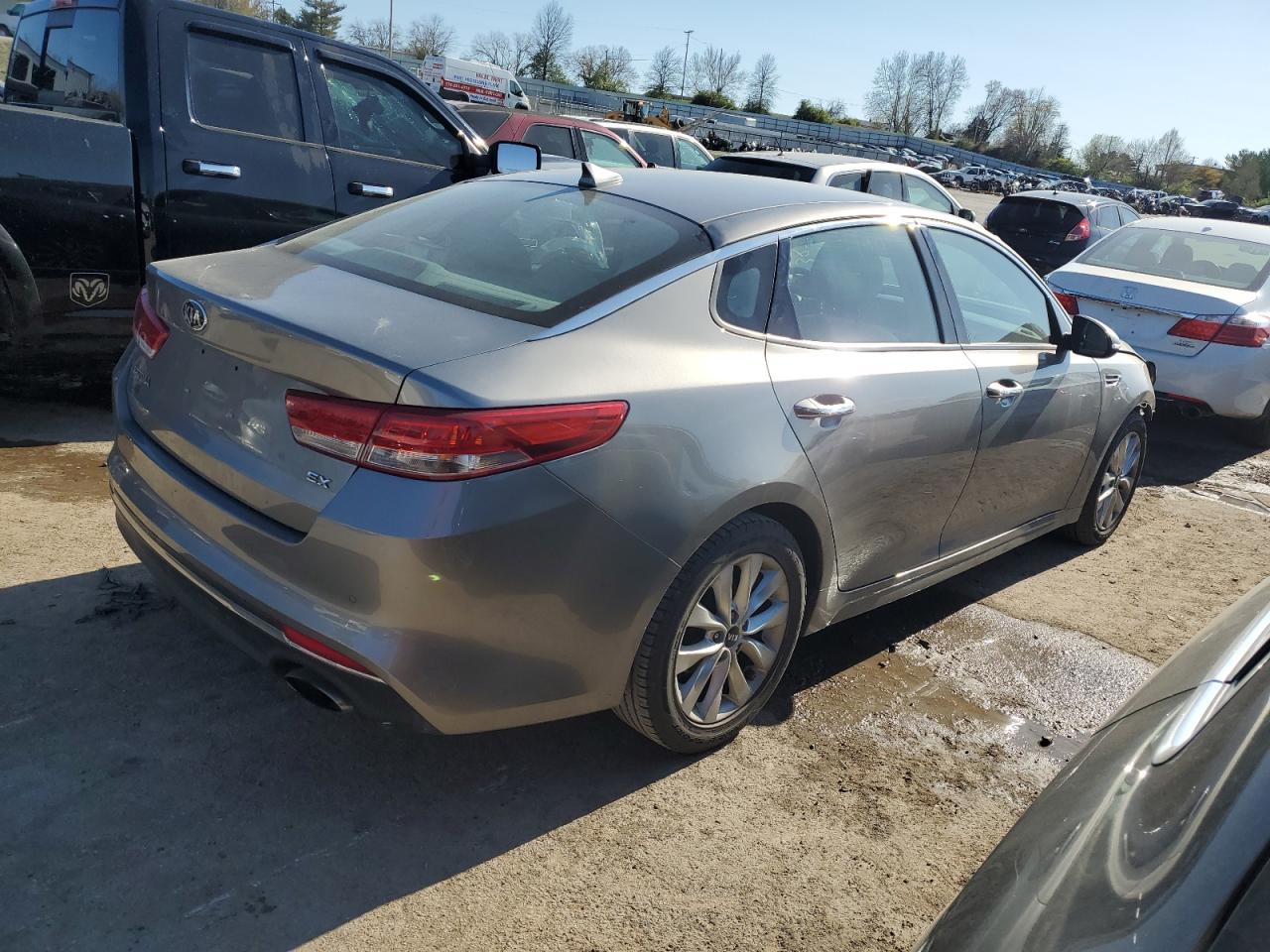 5XXGU4L39JG231785 2018 Kia Optima Ex