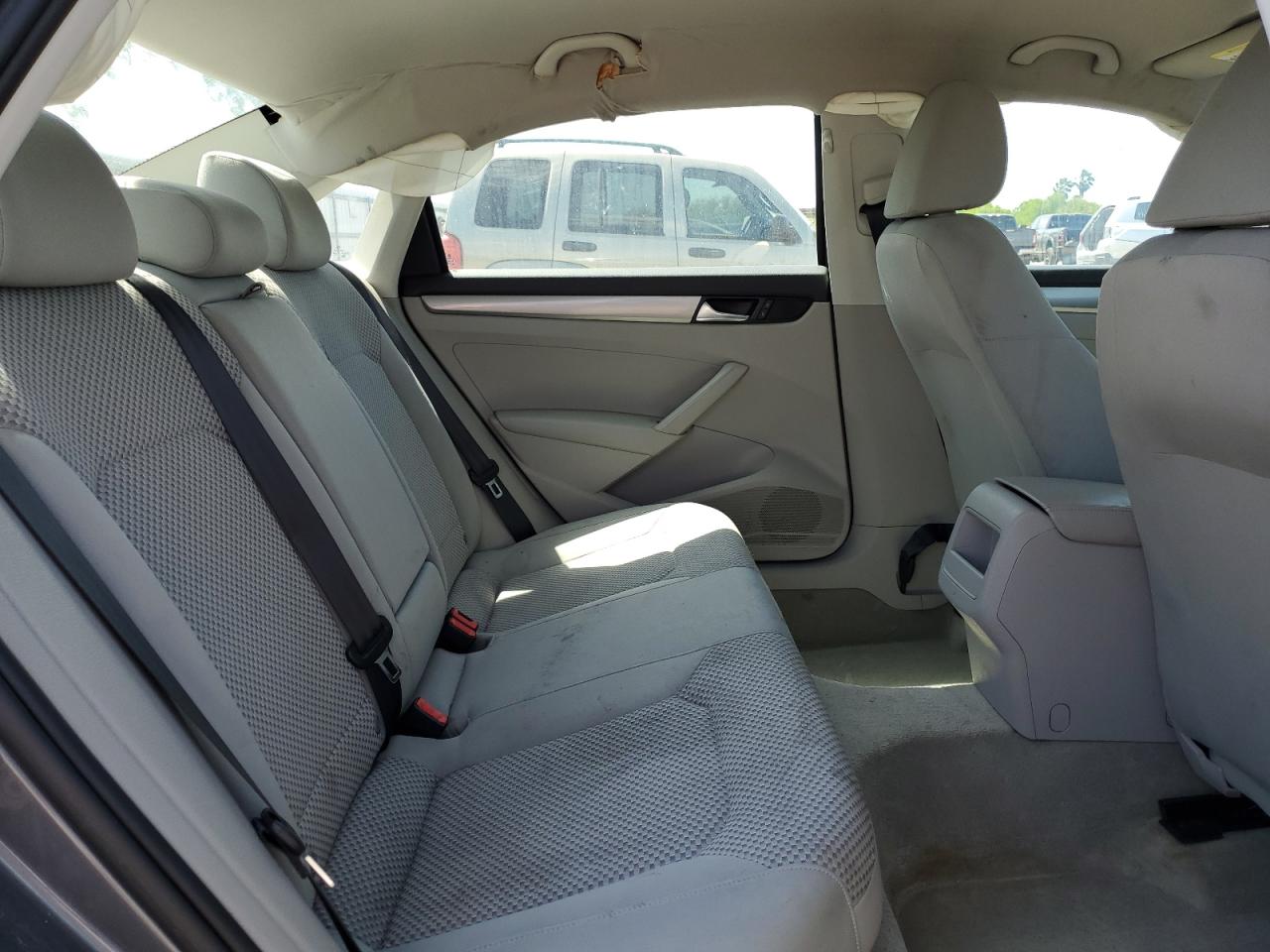 1VWAS7A33FC011949 2015 Volkswagen Passat S