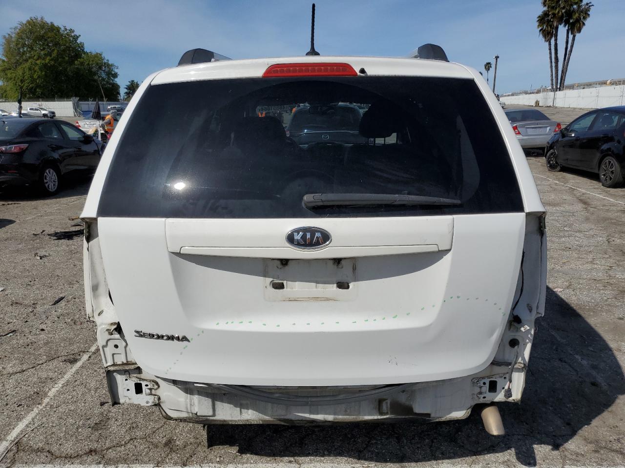 KNDMG4C74B6411589 2011 Kia Sedona Lx