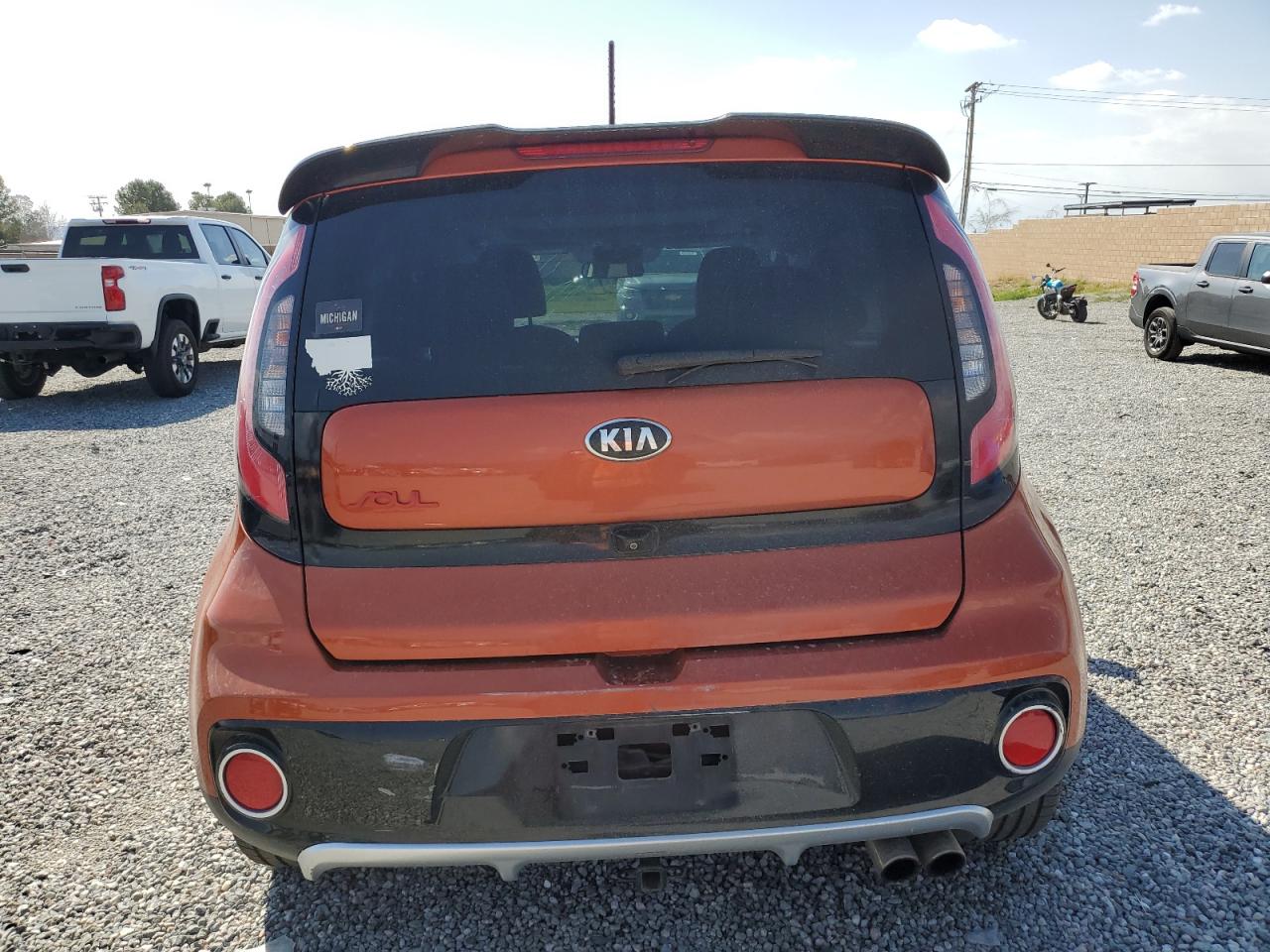 2018 Kia Soul ! vin: KNDJX3AA0J7588516