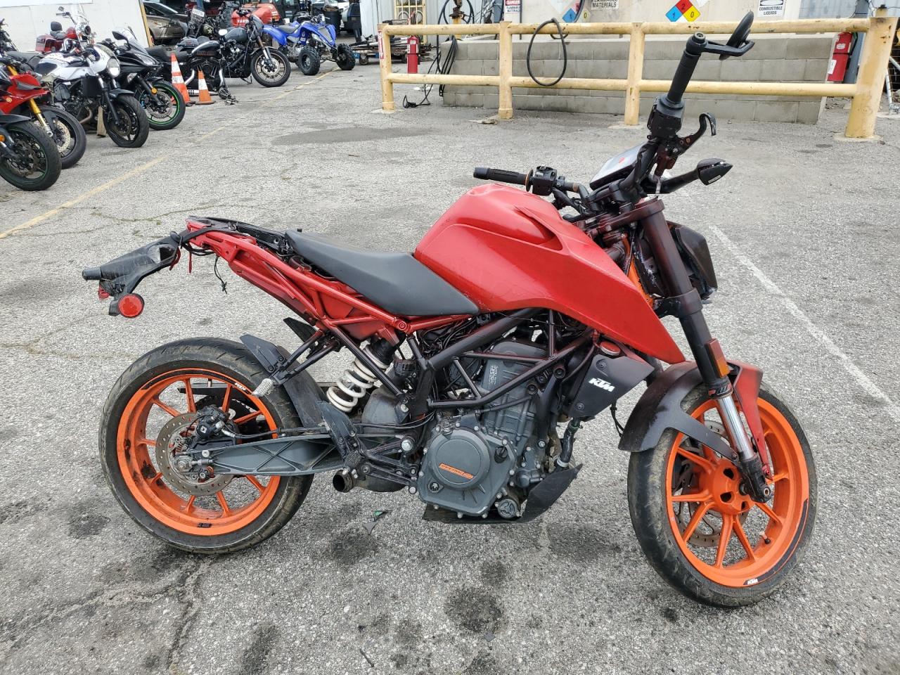 MD2JPJ406HC217654 KTM MOTORCYCLE 2017