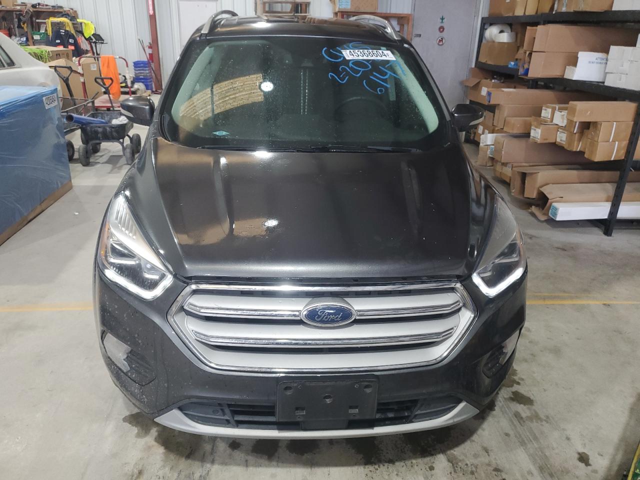 1FMCU9J92JUC56147 2018 Ford Escape Titanium