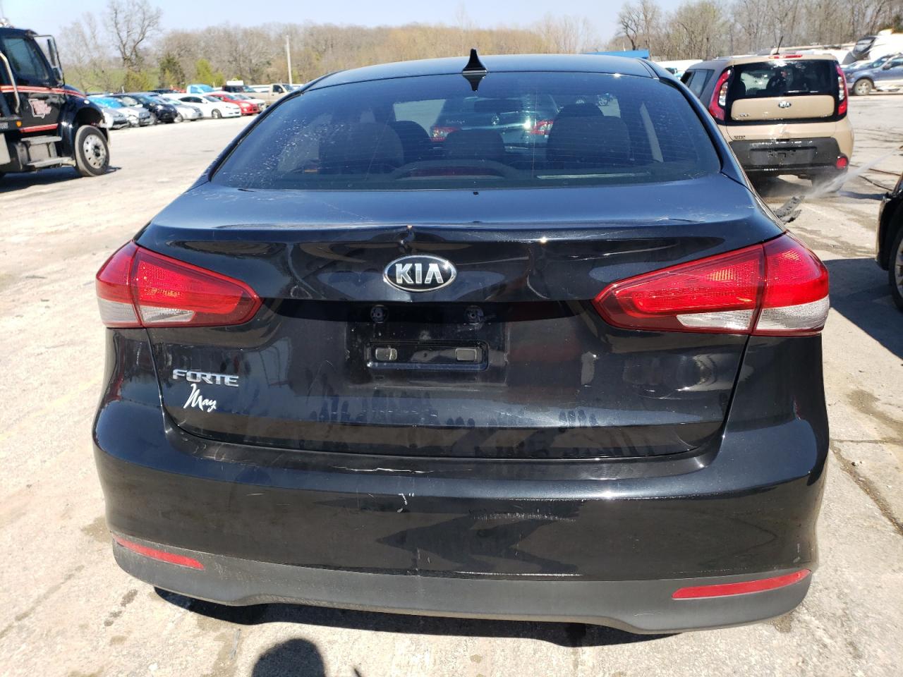 2017 Kia Forte Lx vin: 3KPFK4A78HE014139