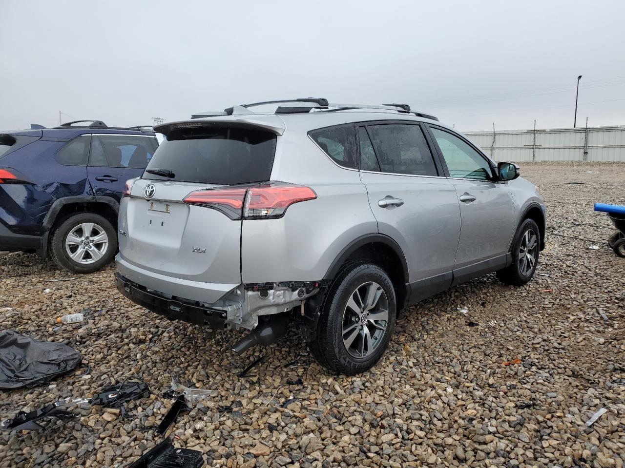 2017 Toyota Rav4 Xle vin: 2T3WFREV6HW401738