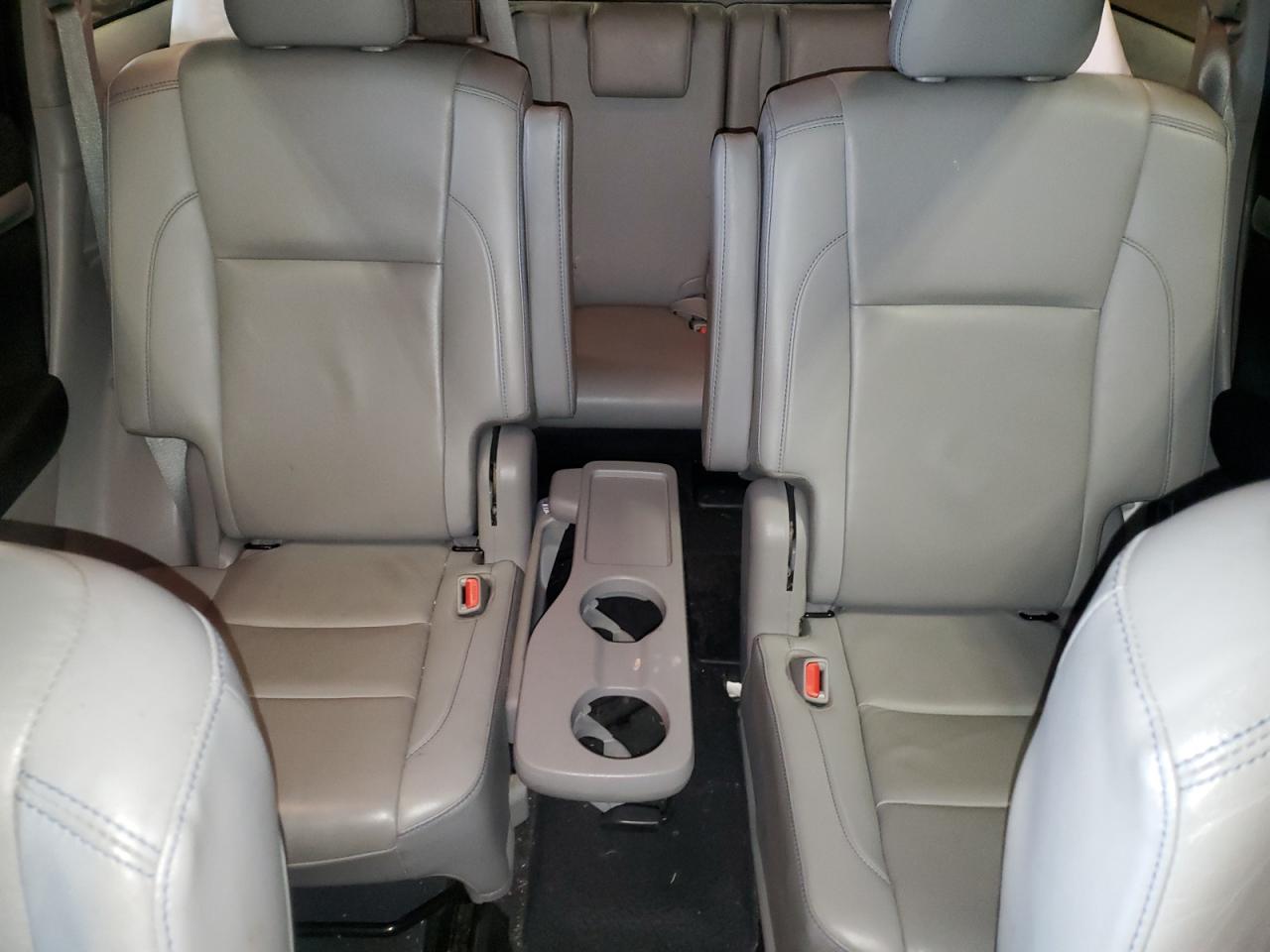 5TDJZRFH5KS923358 2019 Toyota Highlander Se