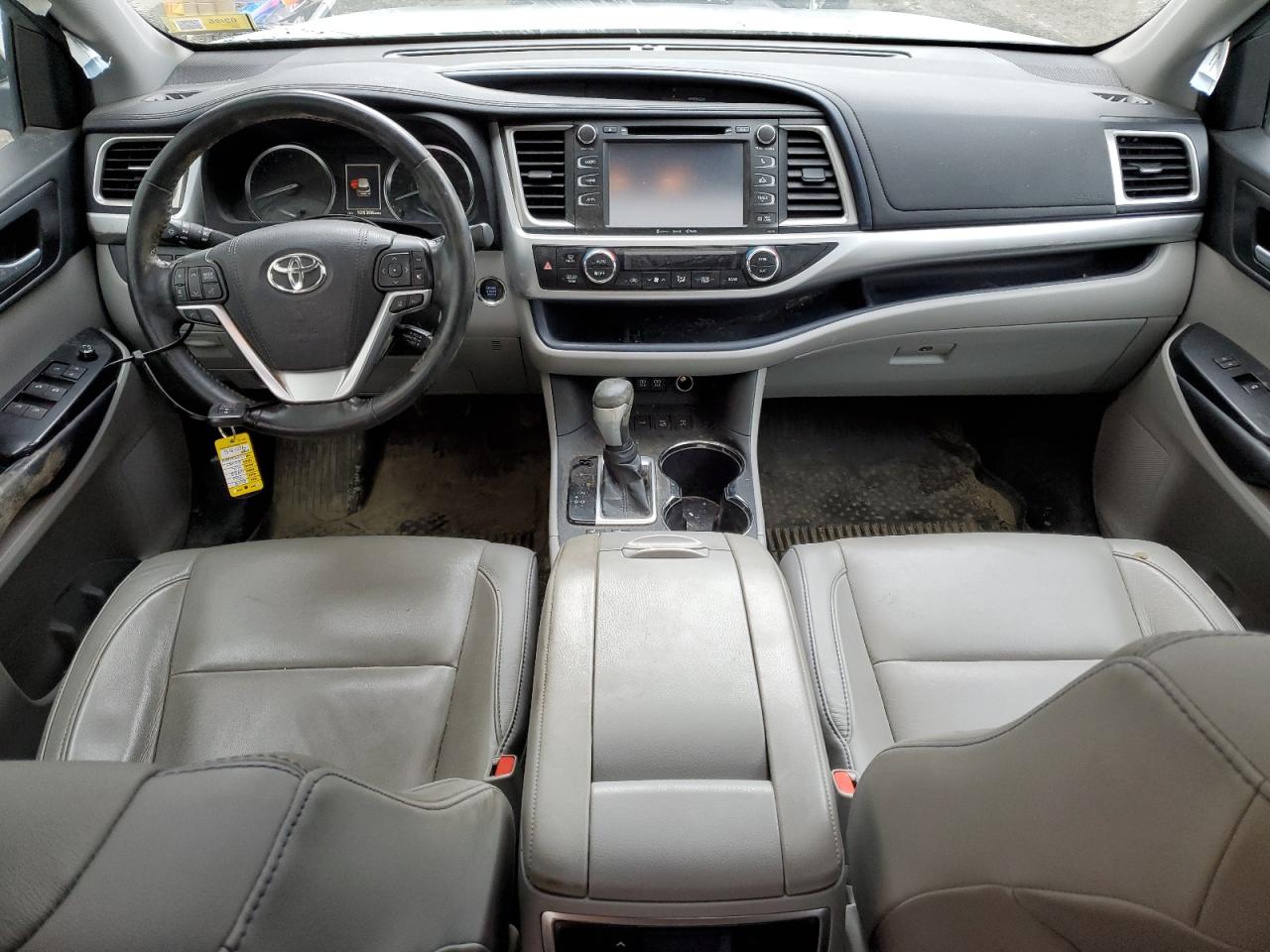 5TDJZRFH7JS496666 2018 Toyota Highlander Se