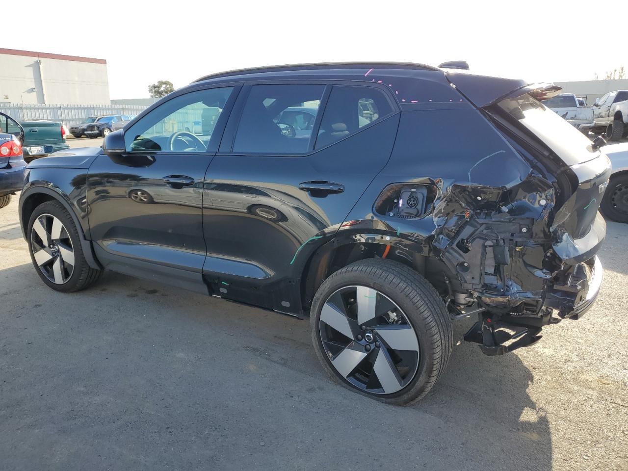 YV4ED3UM9P2989680 VOLVO XC40 2023