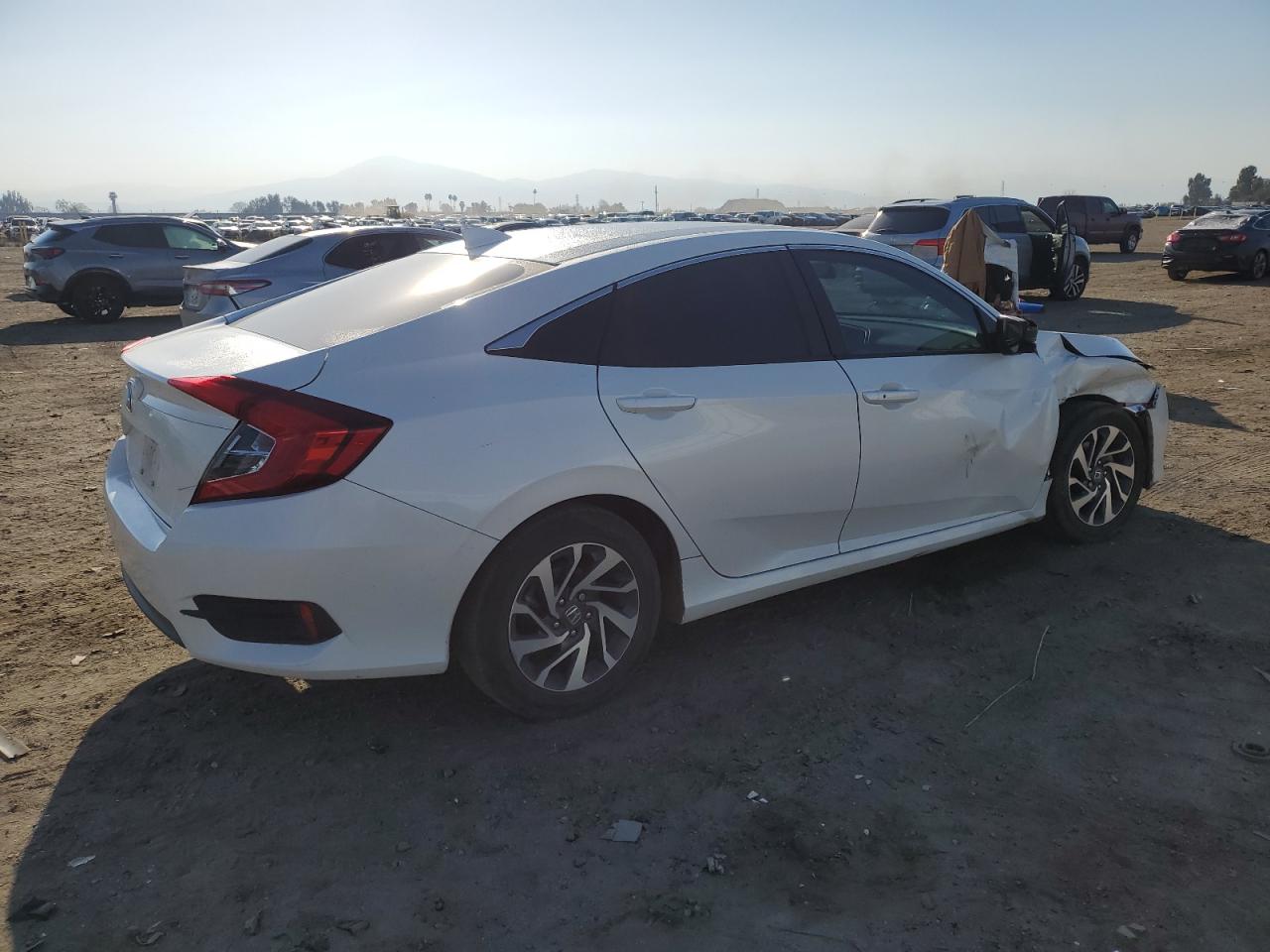 19XFC2F74JE207730 2018 Honda Civic Ex