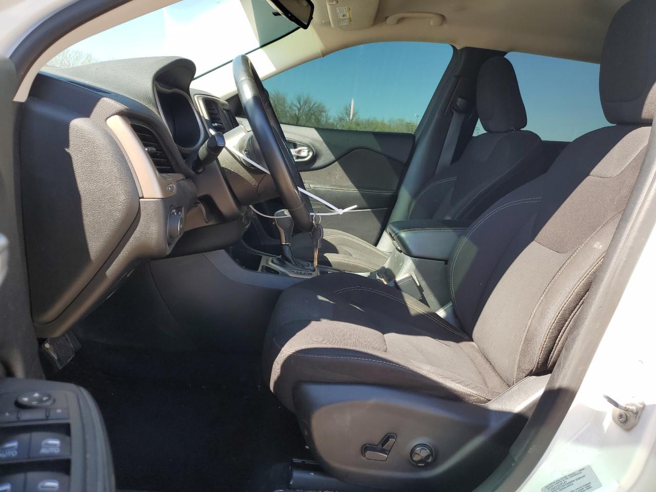 1C4PJLCB6GW288351 2016 Jeep Cherokee Latitude