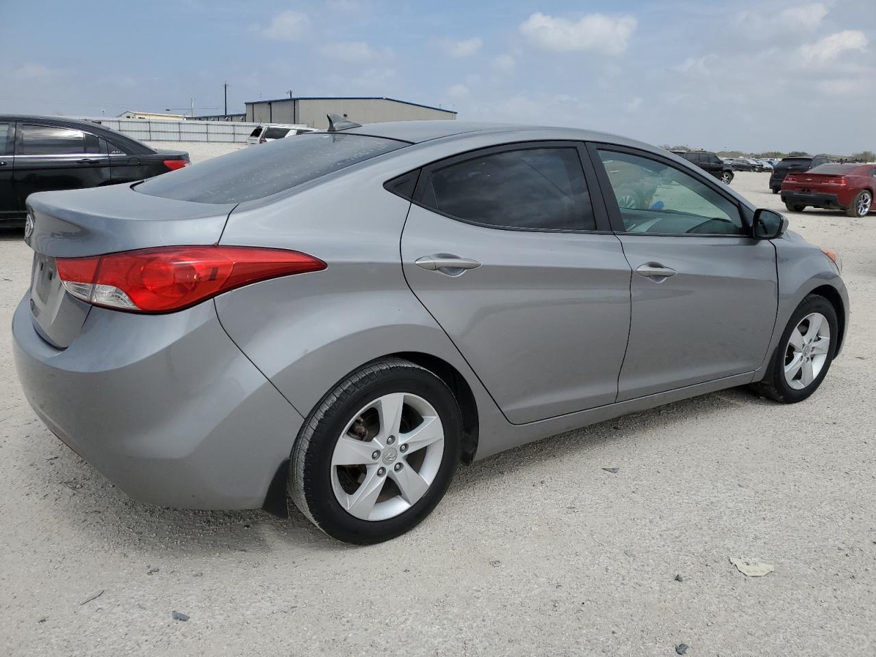 KMHDH4AE5DU533984 2013 Hyundai Elantra Gls