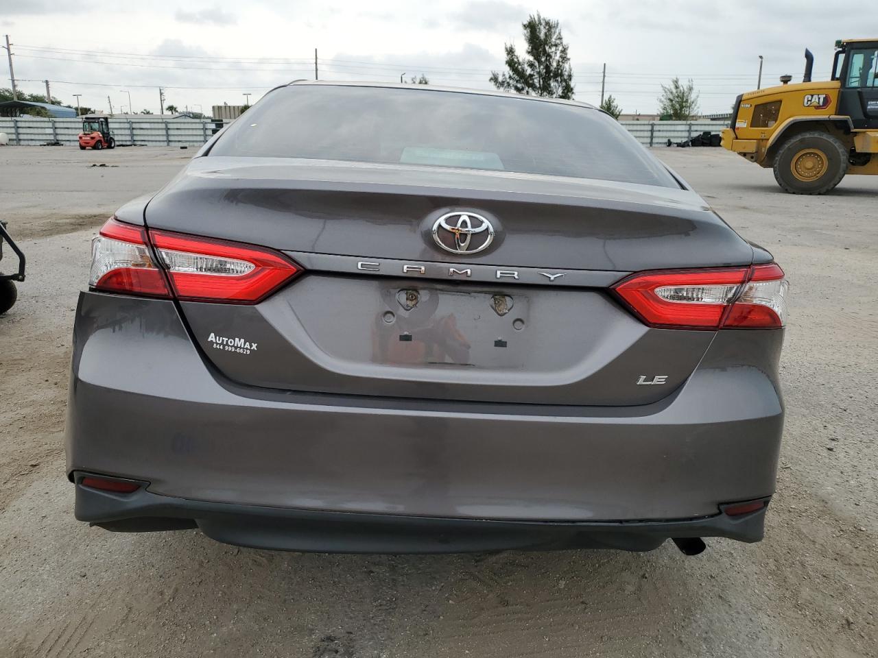 2018 Toyota Camry L vin: 4T1B11HK3JU556259