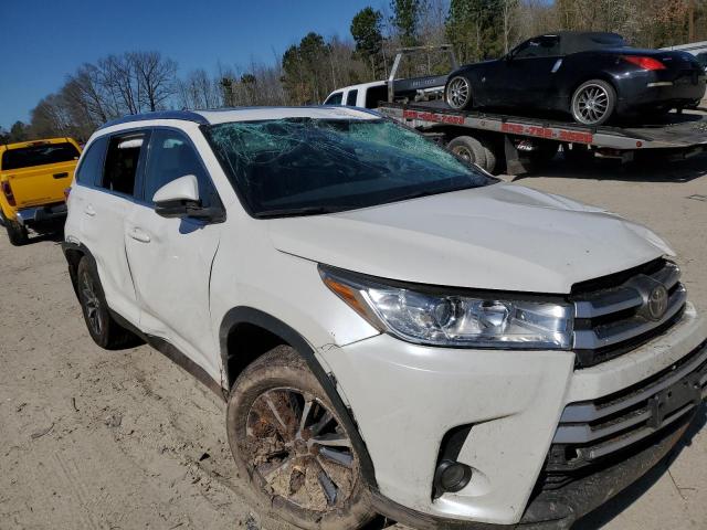 VIN 5TDJZRFH0KS721026 2019 Toyota Highlander, SE no.4