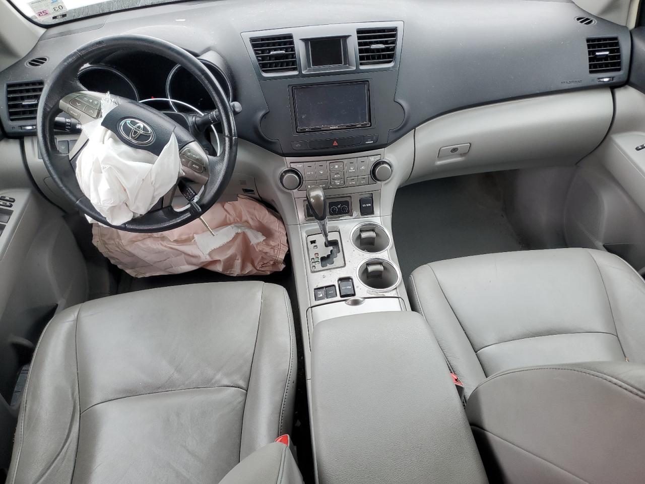 5TDJK3EH1AS036017 2010 Toyota Highlander Se