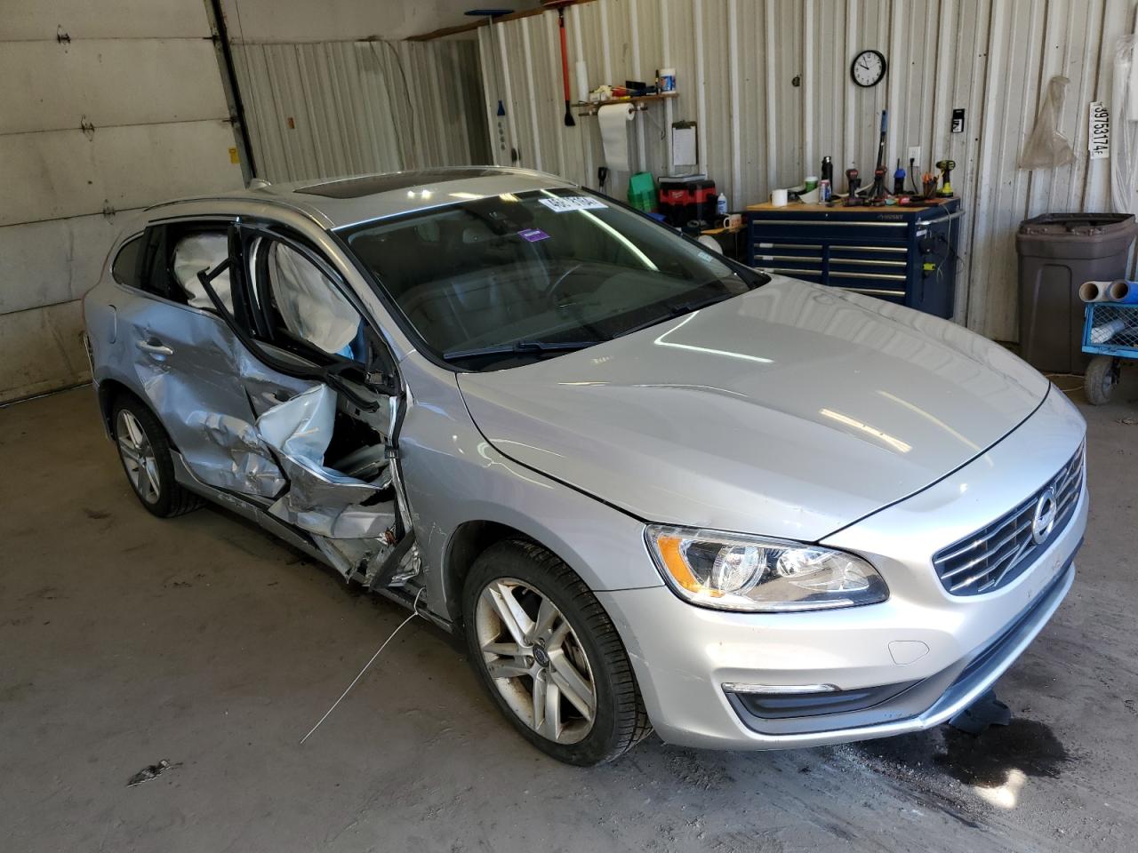 yv1612sb4f1186365 YV1612SB4F1186365 2015 Volvo V60 Premier