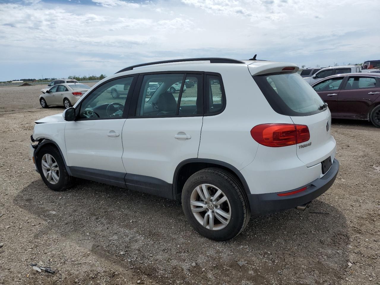 2016 Volkswagen Tiguan S vin: WVGAV7AX7GW590579