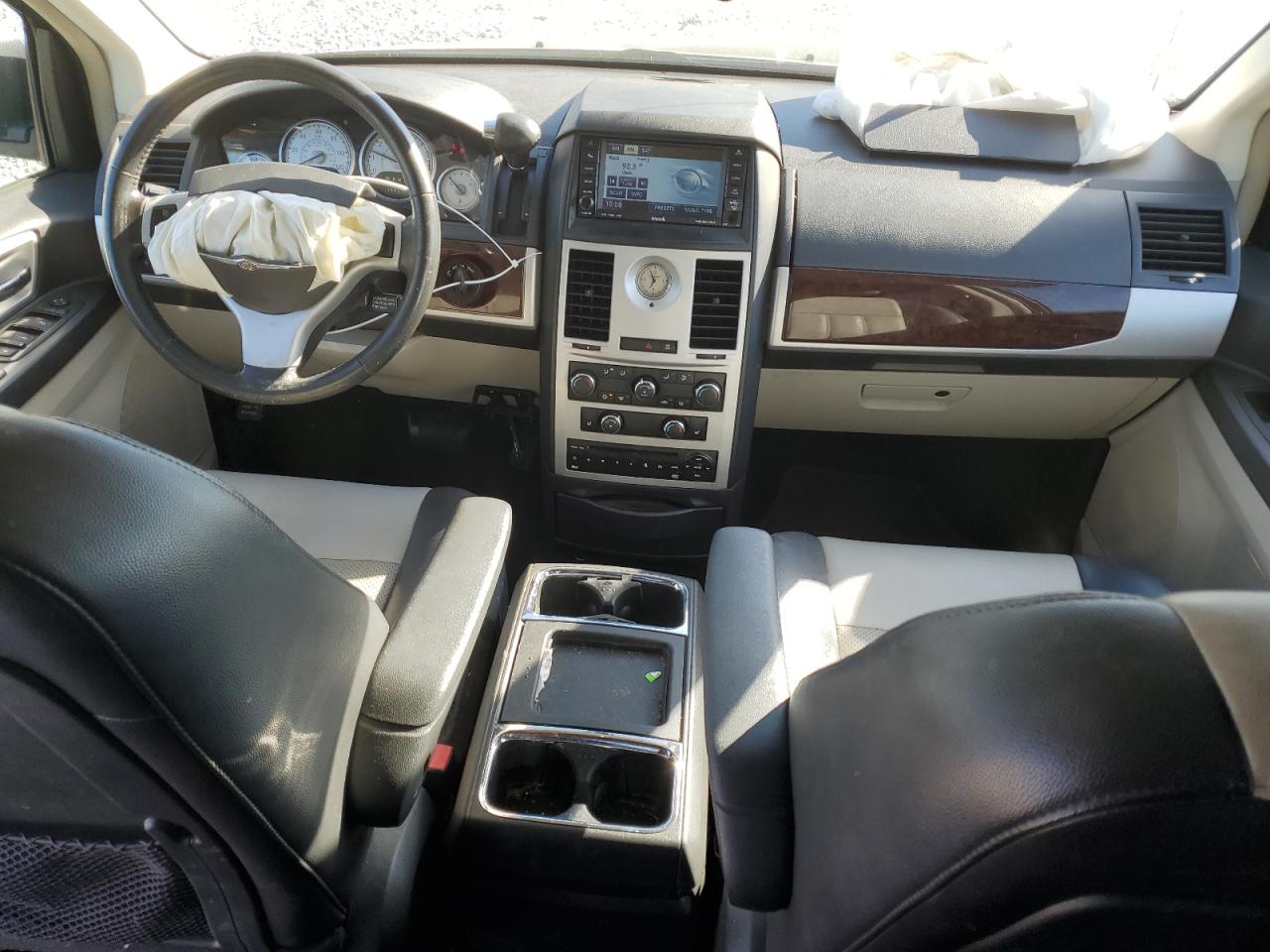 2A4RR8D18AR443156 2010 Chrysler Town & Country Touring Plus