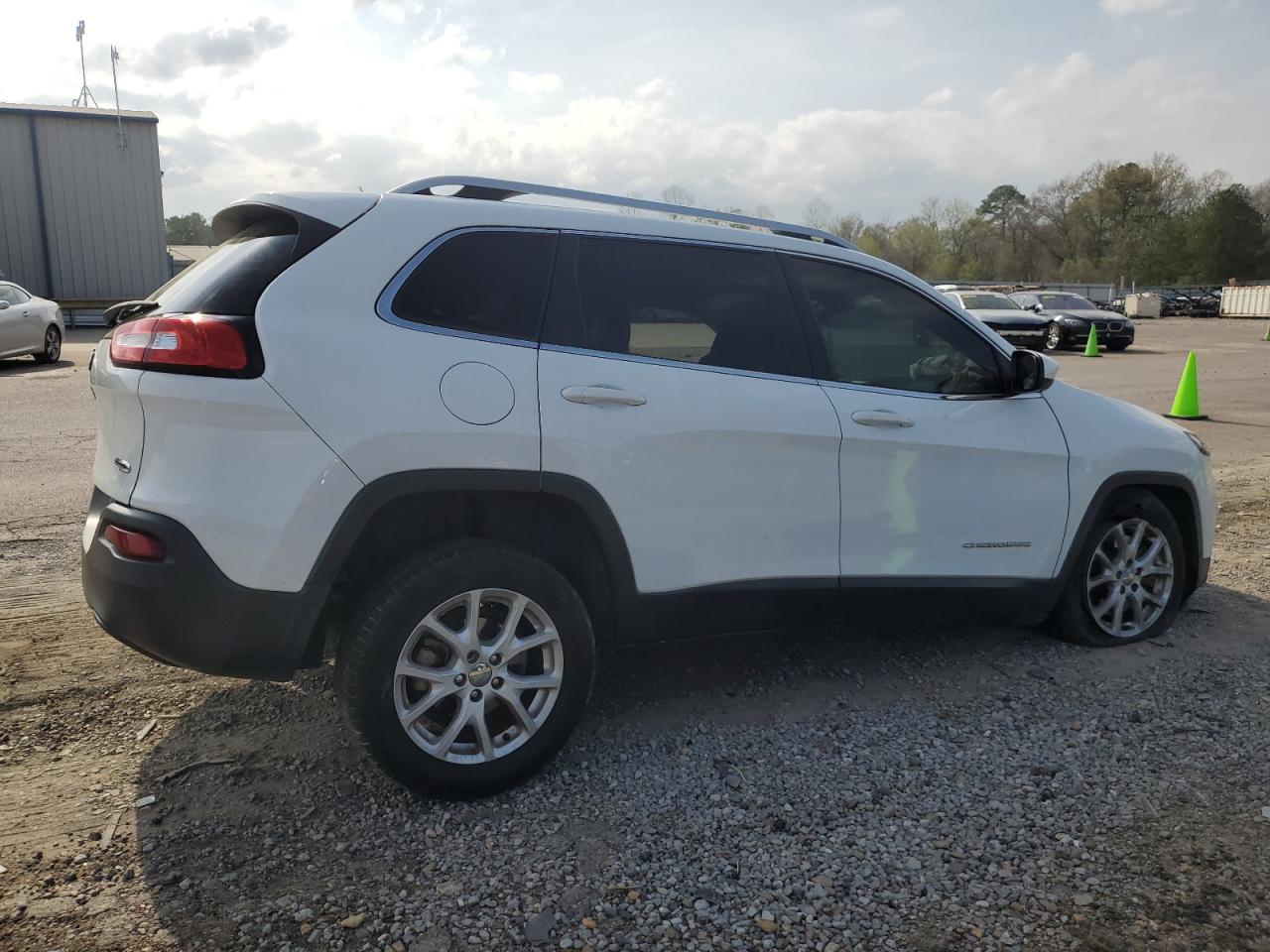 1C4PJLCB2FW791373 2015 Jeep Cherokee Latitude