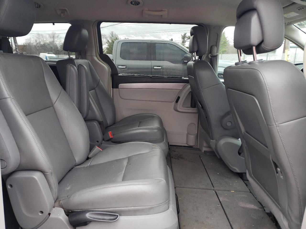 2v4rw3dg9br622061 2V4RW3DG9BR622061 2011 Volkswagen Routan Se