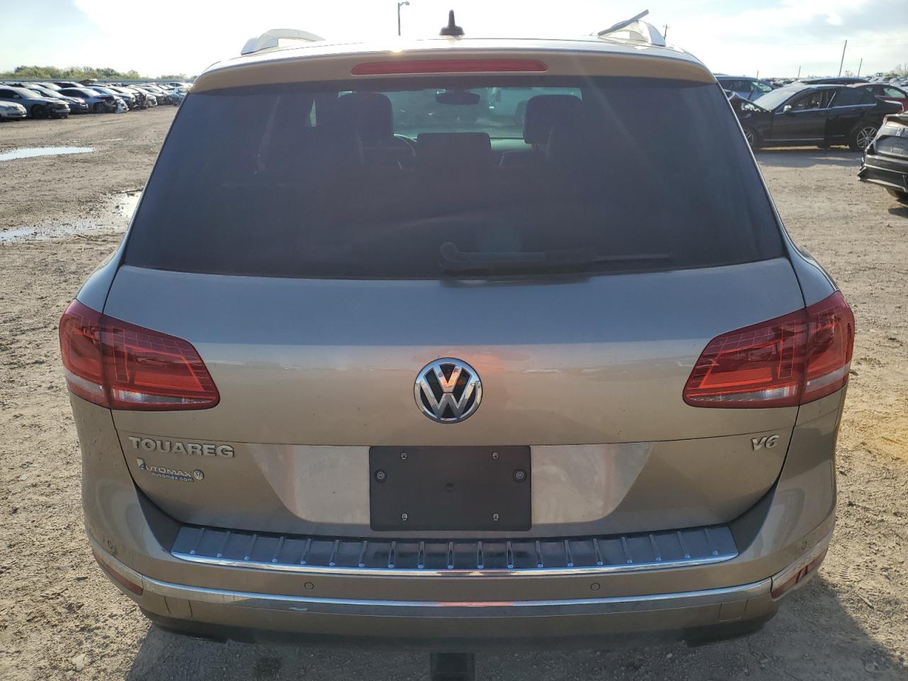 WVGRF7BP9HD001611 2017 Volkswagen Touareg Wolfsburg