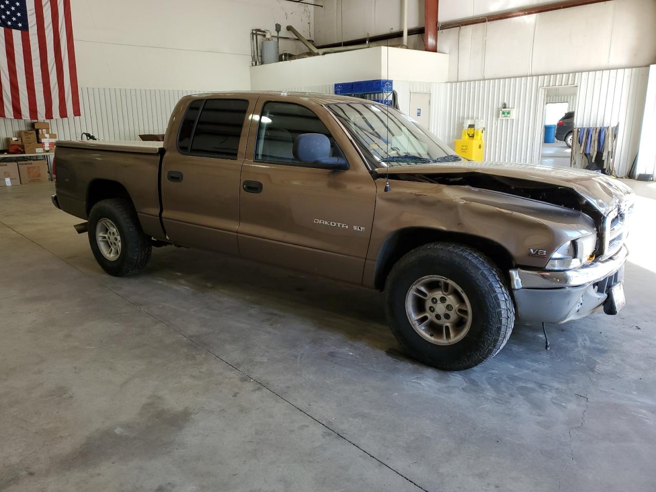 1B7GL2AZ5YS677818 2000 Dodge Dakota Quad